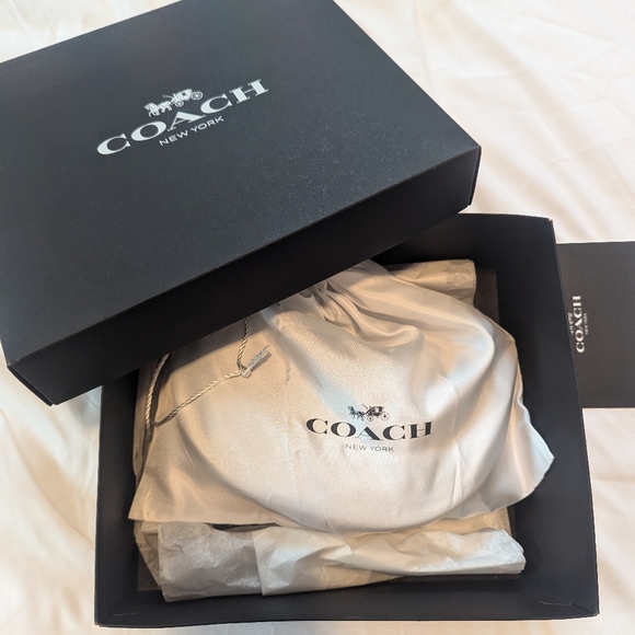 Coach Shoulder Bag - Picture 6 of 6